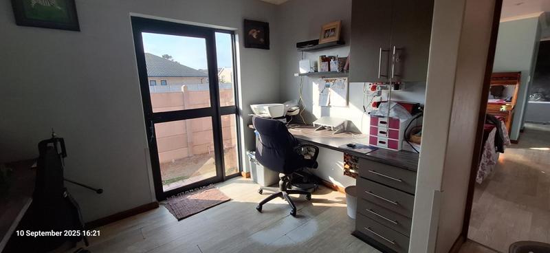 5 Bedroom Property for Sale in Fraaiuitsig Western Cape